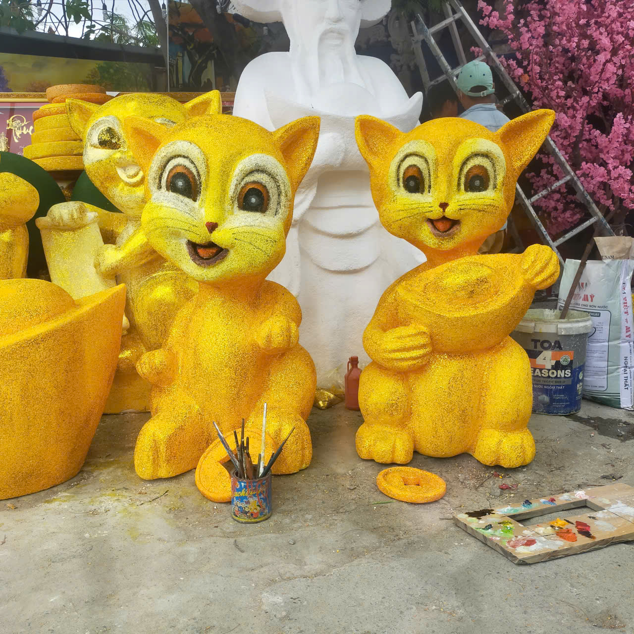 Mô hình mút xốp mèo thần tài